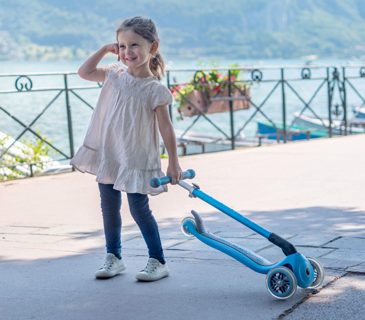Foldable 3 Wheel Light Up Scooter